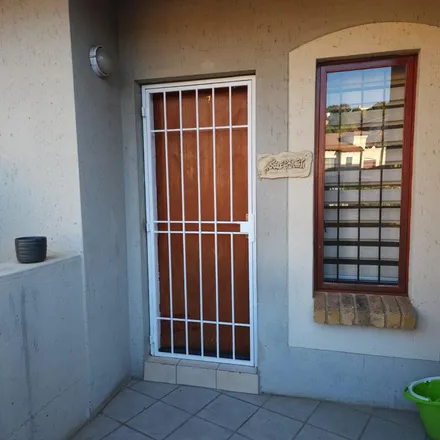 Image 4 - Vleiroos Street, Gillview, Johannesburg, 2001, South Africa - Townhouse for rent