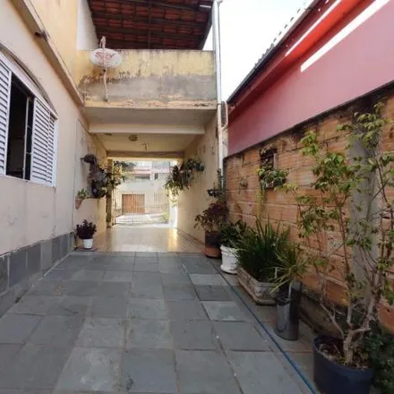 Buy this 6 bed house on Rua Professora Dahir Diniz in Sede, Contagem - MG