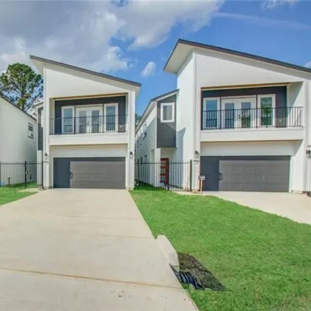 Buy this 3 bed house on 5079 Creekmont Drive in Houston, TX 77091