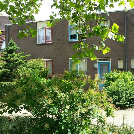 Rent this 3 bed apartment on Grafiek 44 in 2907 DD Capelle aan den IJssel, Netherlands