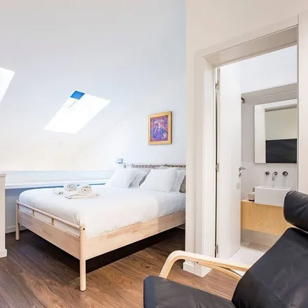 Rent this 1 bed apartment on 4000-390 Distrito de Leiria