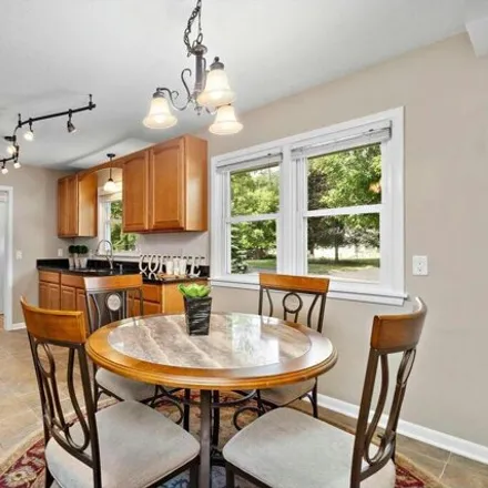 Image 3 - 15201 Sherwood Road, Minnetonka, MN 55345, USA - House for sale