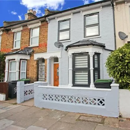 Rent this 3 bed townhouse on Elmar Road in London, N15 5DJ