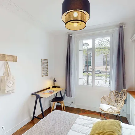 Rent this 4 bed room on 49 Boulevard Lefebvre in 75015 Paris, France