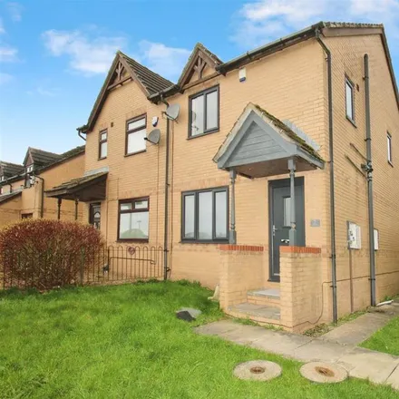 Rent this 3 bed duplex on Eaglesfield Drive in Bradford, BD6 2PY