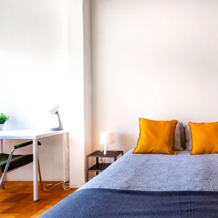 Rent this 6 bed room on Rua do Carvalhido 73 in Porto, Portugal