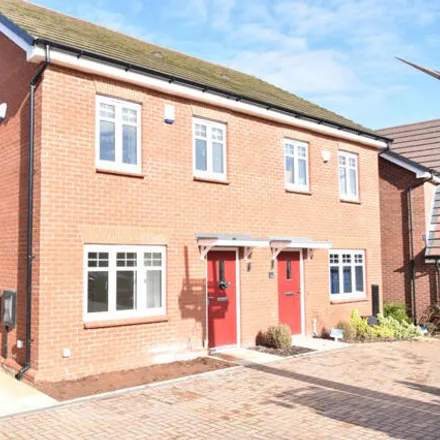 Rent this 3 bed duplex on The Dovecote in Warwick, CV34 8AZ