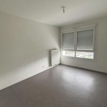 Rent this 3 bed apartment on 133 Rue de Stalingrad in 38100 Grenoble, France