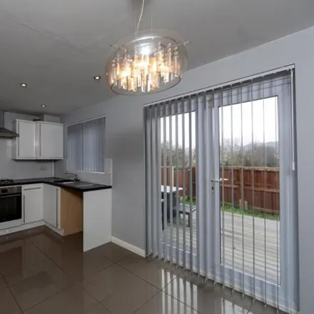 Image 3 - Moat House Way, Conisbrough, DN12 3GE, United Kingdom - Townhouse for sale