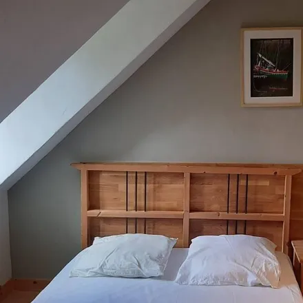 Rent this 4 bed house on Rue de l'Armor in 22740 Lézardrieux, France