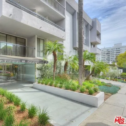 Image 1 - 906 North Doheny Drive, West Hollywood, CA 90069, USA - Condo for rent