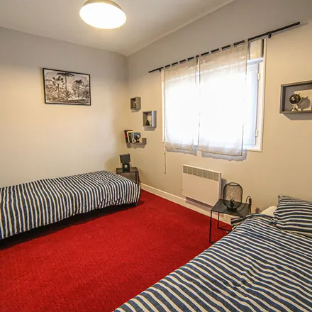 Rent this 3 bed apartment on 2 Place du General de Gaulle in 76000 Rouen, France