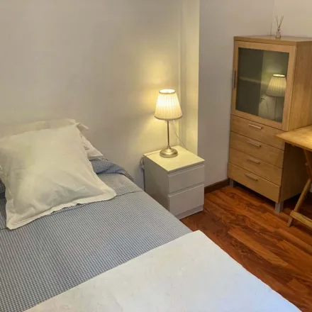 Rent this 1 bed room on Carrer del Rosselló in 210, 08001 Barcelona