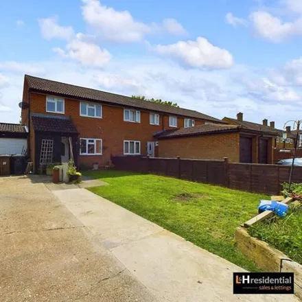 Buy this 3 bed house on Greenside in Borehamwood, WD6 4JE