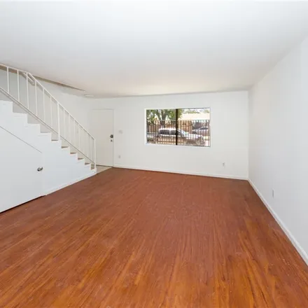 Image 5 - 8414 Columbus Avenue, Los Angeles, CA 91343, USA - Townhouse for sale