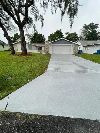 Image 2 - 8139 Wooden Drive, Spring Hill, FL 34606, USA - House for sale