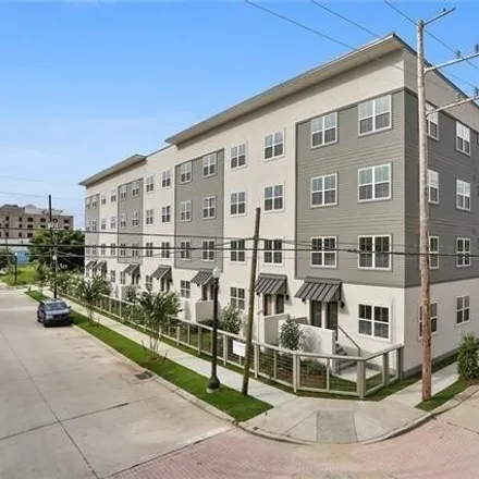Rent this 2 bed condo on 541 Josephine Street in New Orleans, LA 70113