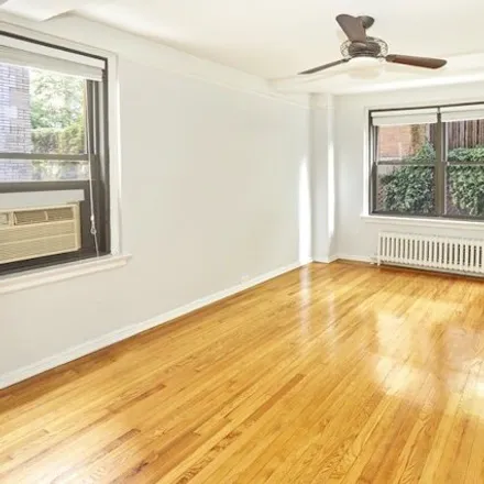 Image 5 - 210 E 73rd St Apt 1G, New York, 10021 - Townhouse for sale