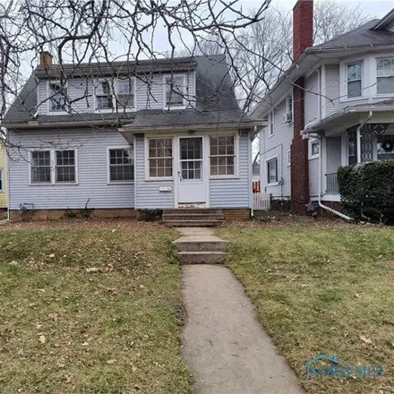 Buy this 3 bed house on 1924 Glendale Avenue in Toledo, OH 43614