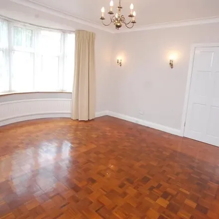 Rent this 3 bed apartment on Fursby Avenue in London, N3 1PL