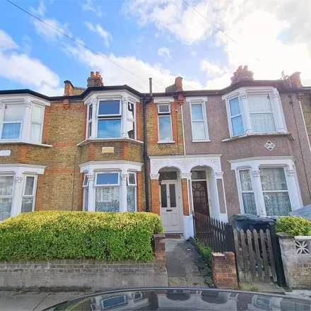 Rent this 2 bed apartment on Engleheart Road in London, SE6 2HR