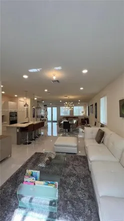 Image 4 - 6612 Northwest 66th Terrace, Doral, FL 33178, USA - Townhouse for rent
