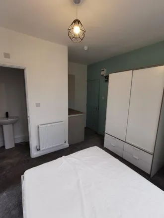 Image 4 - Mynors Street, Stafford, ST16 3LL, United Kingdom - Apartment for rent