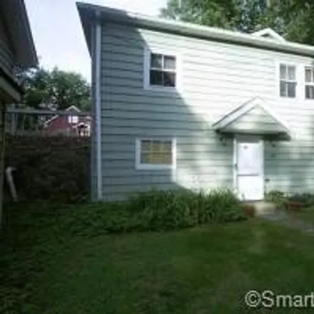 Rent this 3 bed house on 61 Smith Ridge Road in Richards Corner, New Canaan