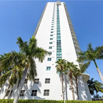 Image 1 - 3000 Oasis Grand Boulevard, Fort Myers, FL 33916, USA - Condo for sale