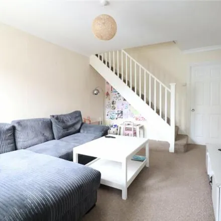 Image 3 - Exeter Close, Daventry, NN11 4SY, United Kingdom - Townhouse for sale