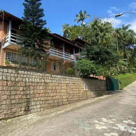 Buy this 5 bed house on Rua Alfredo Dietrich 119 in América, Joinville - SC
