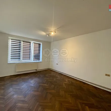 Rent this 2 bed apartment on Česká spořitelna in Hlavní náměstí, 794 01 Krnov