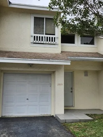Image 2 - 1883 Discovery Circle East, Crystal Lake, Deerfield Beach, FL 33442, USA - Townhouse for rent