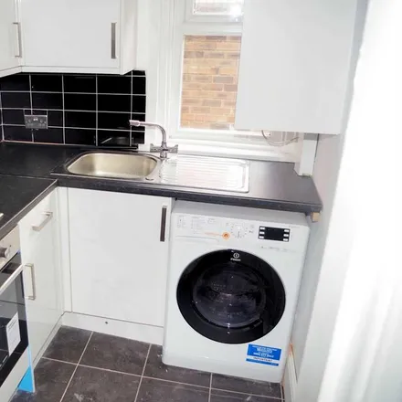 Rent this 3 bed room on Lydford Street in Salford, M6 6BJ