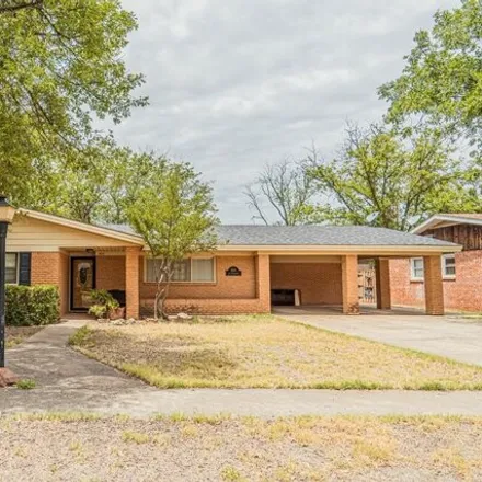 Buy this 3 bed house on 666 Southwest 14th Street in Seminole, TX 79360