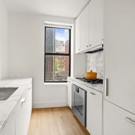 Image 3 - 107 W 82nd St Apt 3D, New York, 10024 - Apartment for sale