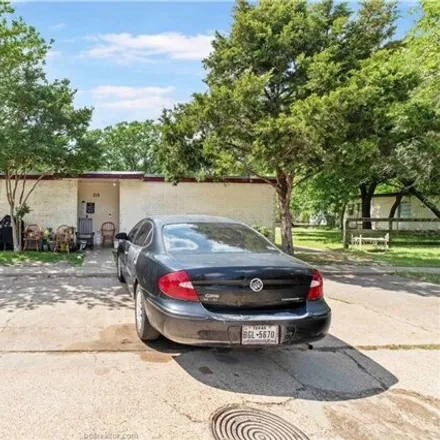 Image 2 - 392 Ehlinger Drive, Bryan, TX 77801, USA - House for sale