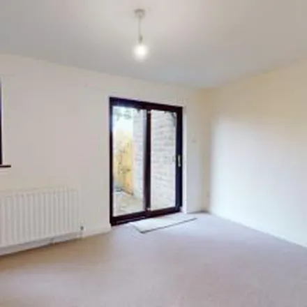 Rent this 3 bed townhouse on Wharfe View Road in Ilkley, LS29 8DX