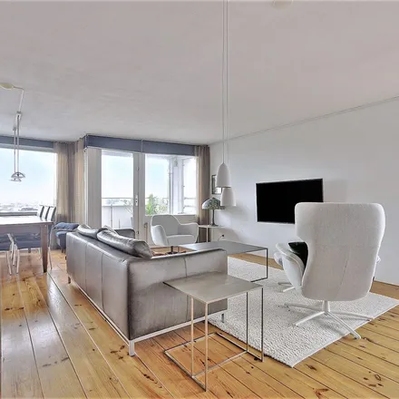 Rent this 3 bed apartment on Margaret Staal-Krophollerbrug in C. van Eesterenlaan, 1019 KE Amsterdam