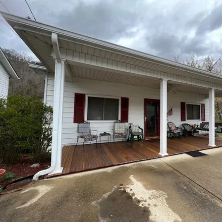 Buy this 2 bed house on 110 Central Avenue in Pikeville, KY 41501