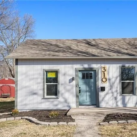 Buy this 2 bed house on 370 South Maple Street in Paola, KS 66071