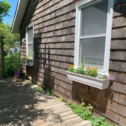 Image 4 - 120 Bungalow Walk, Village of Ocean Beach, Islip, NY 11770, USA - House for rent