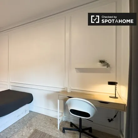 Rent this 8 bed room on Gratacels de l'Hospitalet in Carretera de Collblanc, 43-45