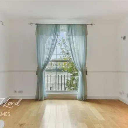 Rent this 3 bed townhouse on Elizabeth Square in London, SE16 5XN