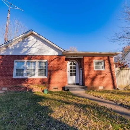 Buy this 3 bed house on 1078 Depot Street in Mayfield, KY 42066