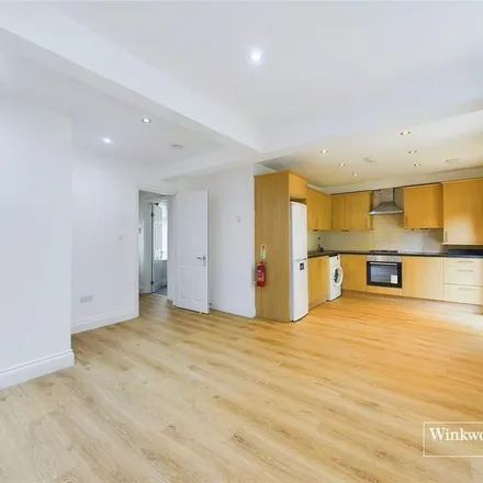 Rent this 4 bed duplex on Kingsbury Road in London, NW9 0AX