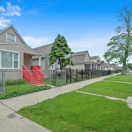 Buy this 5 bed house on 5626 South Seeley Avenue in Chicago, IL 60636