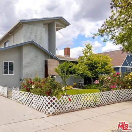 Buy this 7 bed house on 345 Thompson Avenue in Glendale, CA 91201
