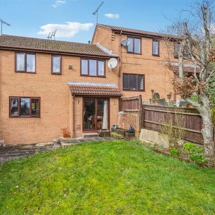 Rent this 2 bed house on Wyatt Close in High Wycombe, HP13 5YY