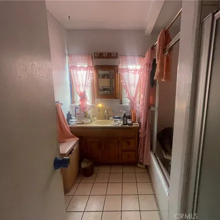 Image 4 - 754 East 81st Street, Los Angeles, CA 90001, USA - House for sale